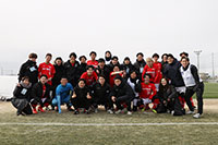 初戦と突破したエリースO35の選手たち（写真02）。